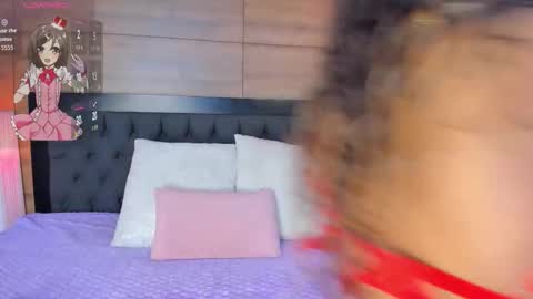 coralineross_ online show from December 19, 11:46 am