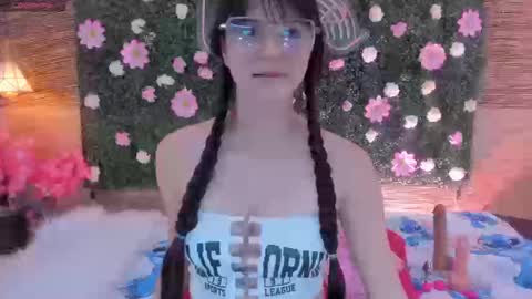 Coraline uwu     Bienvenidos al dulce mundo de Coraline    Hola amores soy Coraline  Una chica  tierna juguetona online show from September 15, 11:56 pm