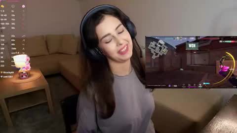 Luna online show from March 6, 9:10 pm