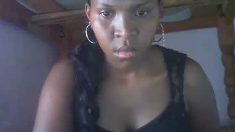 Snapshot of couleur_vanille chatting on February 20, 7:12 am couleur_vanille online show from February 20, 7:12 am