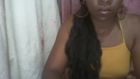 Snapshot of couleur_vanille chatting on February 28, 12:10 am couleur_vanille online show from February 28, 12:10 am