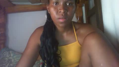 Snapshot of couleur_vanille chatting on January 28, 12:22 pm couleur_vanille online show from January 28, 12:22 pm