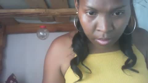 Snapshot of couleur_vanille chatting on December 27, 5:42 am couleur_vanille online show from December 27, 5:42 am
