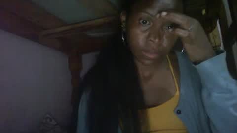 Snapshot of couleur_vanille chatting on December 23, 5:43 pm couleur_vanille online show from December 23, 5:43 pm