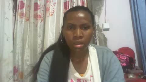 Snapshot of couleur_vanille chatting on December 24, 11:22 pm couleur_vanille online show from December 24, 11:22 pm