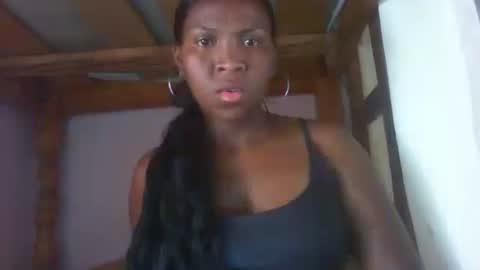 Snapshot of couleur_vanille chatting on March 6, 6:30 am couleur_vanille online show from March 6, 6:30 am