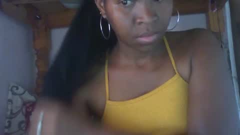 Snapshot of couleur_vanille chatting on December 24, 6:33 am couleur_vanille online show from December 24, 6:33 am