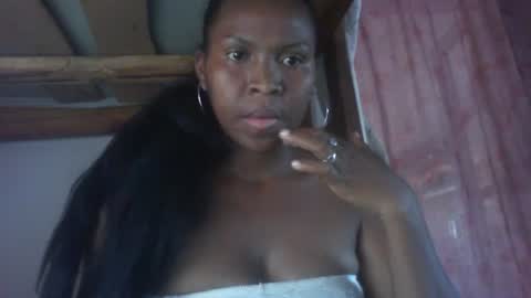 Snapshot of couleur_vanille chatting on December 12, 7:52 am couleur_vanille online show from December 12, 7:52 am