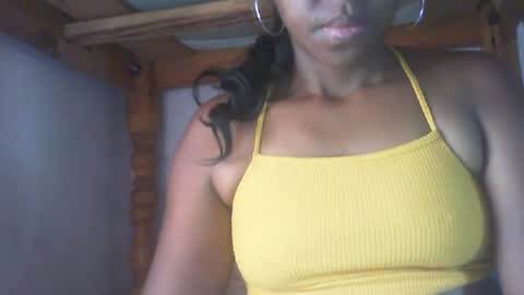 Snapshot of couleur_vanille chatting on January 7, 5:54 am couleur_vanille online show from January 7, 5:54 am