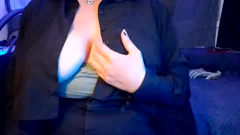 Snapshot of countessofthenight69 chatting on October 10, 6:07 am Emma steffano fraggacci online show from October 10, 6:07 am