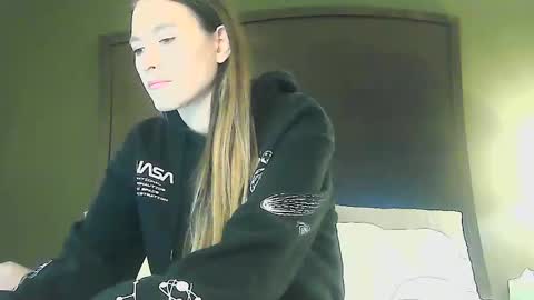 courtscutekitty online show from February 8, 4:14 pm