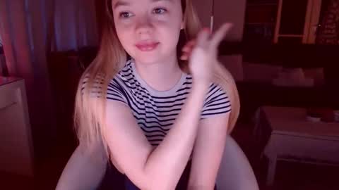 Snapshot of crazydollelf chatting on September 15, 4:10 am Camille online show from September 15, 4:10 am