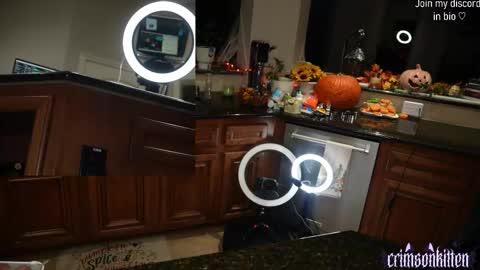 Snapshot of crimsonkitten chatting on November 1, 4:16 am Crimson Kitten online show from November 1, 4:16 am