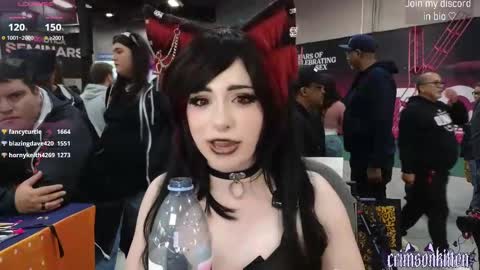 Snapshot of crimsonkitten chatting on October 25, 11:00 pm Crimson Kitten online show from October 25, 11:00 pm