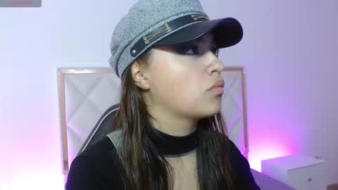 Snapshot of crisstal_tay chatting on October 1, 4:39 am Cris online show from October 1, 4:39 am