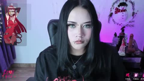 Snapshot of cristal_kosh chatting on January 4, 4:22 pm Cris online show from January 4, 4:22 pm