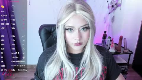 Snapshot of cristal_kosh chatting on March 8, 11:56 am Cris online show from March 8, 11:56 am