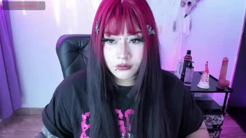 Snapshot of cristal_kosh chatting on January 16, 1:04 pm Cris online show from January 16, 1:04 pm