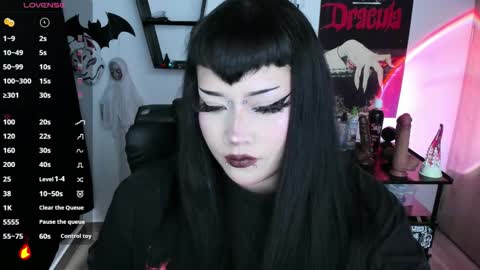 Snapshot of cristal_kosh chatting on October 2, 12:54 pm Cris online show from October 2, 12:54 pm