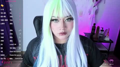 Snapshot of cristal_kosh chatting on March 3, 11:03 am Cris online show from March 3, 11:03 am