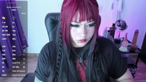 Snapshot of cristal_kosh chatting on January 8, 8:29 pm Cris online show from January 8, 8:29 pm