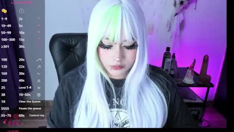 Snapshot of cristal_kosh chatting on March 6, 11:03 am Cris online show from March 6, 11:03 am