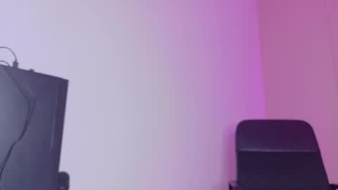 Nicole  Connection time 220pm-910pmCol online show from October 30, 8:10 pm