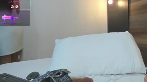 C R I S T I N online show from March 25, 9:50 pm