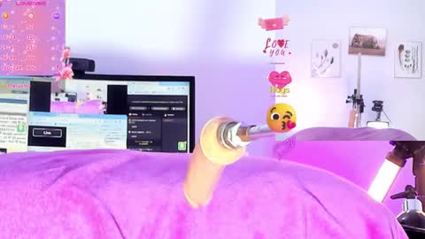 Mia online show from February 6, 9:49 pm