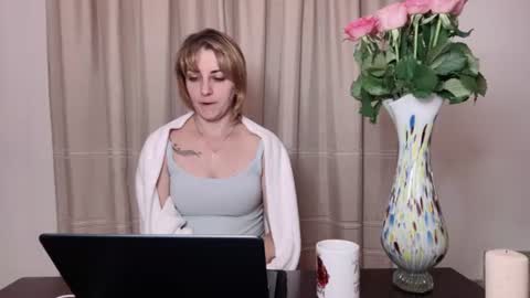 Mary online show from August 7, 9:00 pm