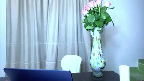 Mary online show from August 8, 9:01 pm