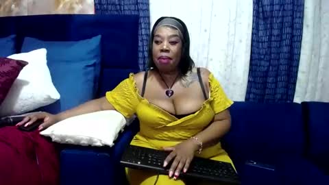 crystaljes online show from February 28, 5:48 pm