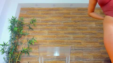 cupcake_izzy online show from February 4, 6:05 am