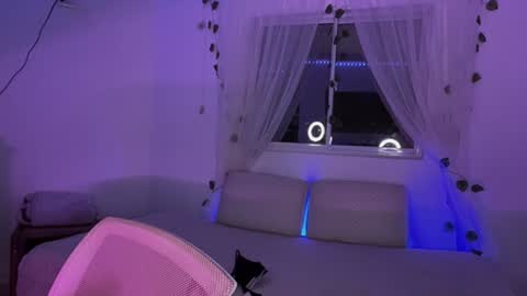 Emma online show from February 6, 2:11 am