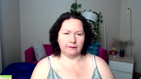 curvy_girlz online show from December 4, 5:57 pm