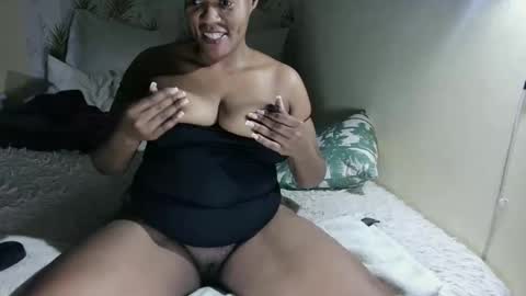 Snapshot of curvybae45 chatting on October 9, 10:25 pm curvybae45 online show from October 9, 10:25 pm