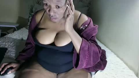 Snapshot of curvybae45 chatting on October 20, 4:59 am curvybae45 online show from October 20, 4:59 am