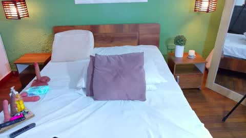 Danna online show from February 10, 1:36 pm