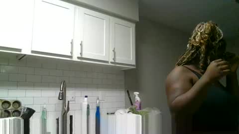 curvyychocolate online show from January 4, 4:01 am