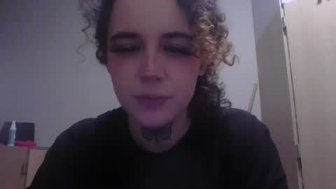 curvyyus online show from February 12, 12:45 am