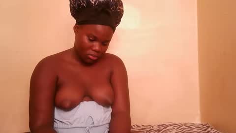 cute_latifah online show from February 11, 7:43 am