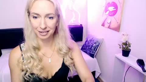 cute_smile_shy online show from July 13, 9:37 pm