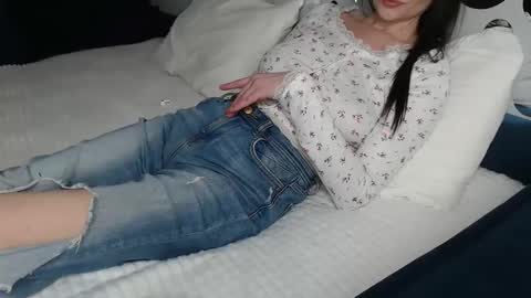 Snapshot of cuteemouse chatting on January 25, 1:46 pm Anna online show from January 25, 1:46 pm