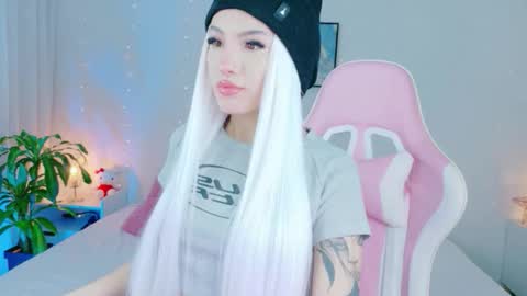 Zoe  online show from March 14, 3:40 am