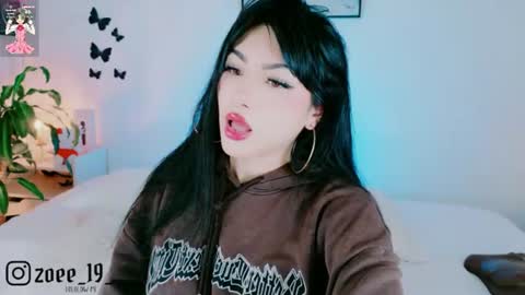 Zoe  online show from July 21, 4:46 am