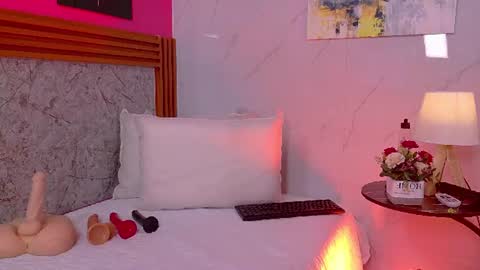 cutepetitee online show from June 26, 4:30 pm