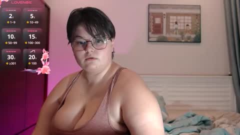 Snapshot of cutie_florence chatting on October 8, 11:47 am Sophie  Lilith online show from October 8, 11:47 am