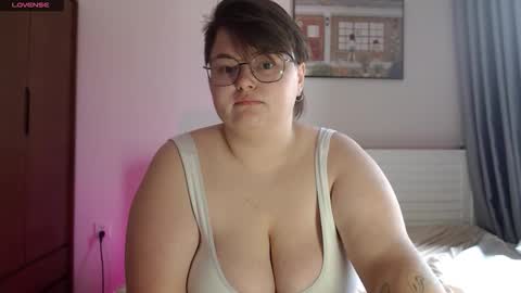 Snapshot of cutie_florence chatting on October 4, 7:14 am Sophie  Lilith online show from October 4, 7:14 am