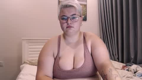 Snapshot of cutie_florence chatting on October 28, 12:11 pm Sophie  Lilith online show from October 28, 12:11 pm