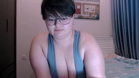 Snapshot of cutie_florence chatting on October 11, 5:34 am Sophie  Lilith online show from October 11, 5:34 am